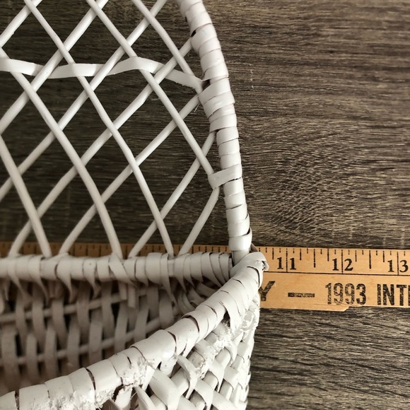 Vtg White Woven Wall Basket - Picture 7 of 11